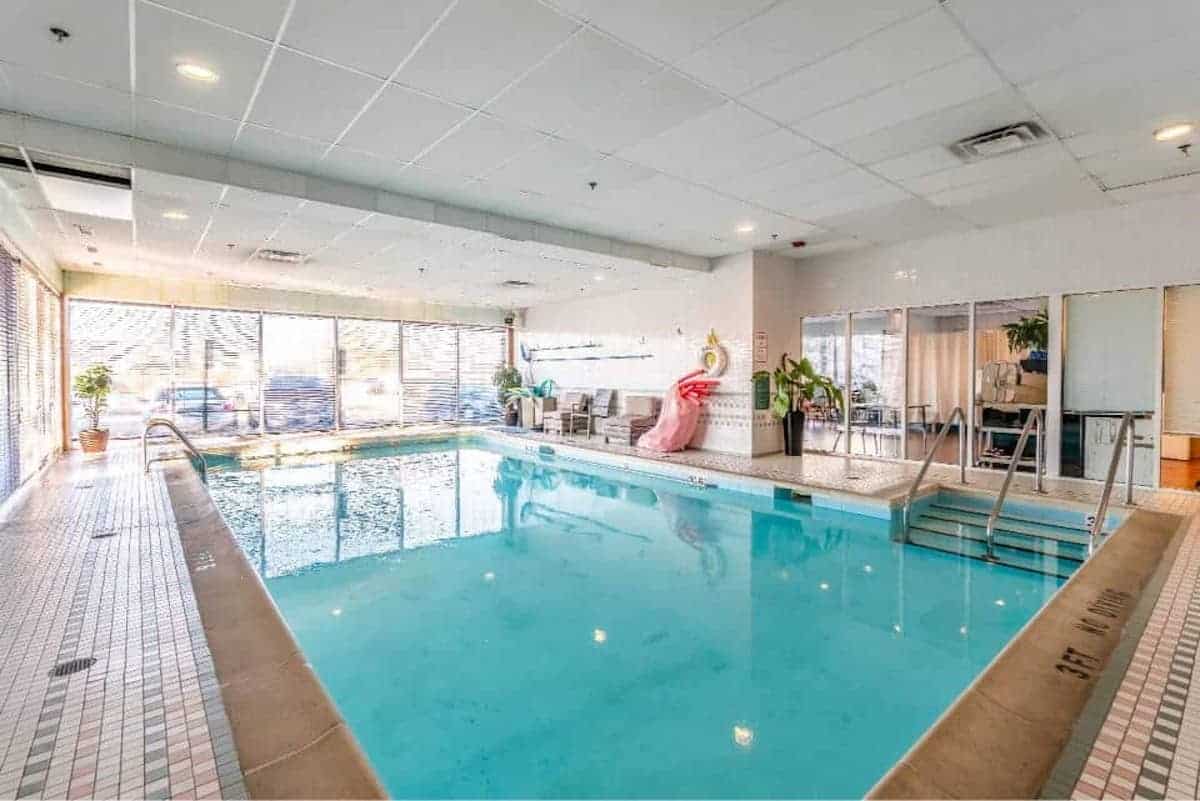 Elison Niles | Indoor swimming pool