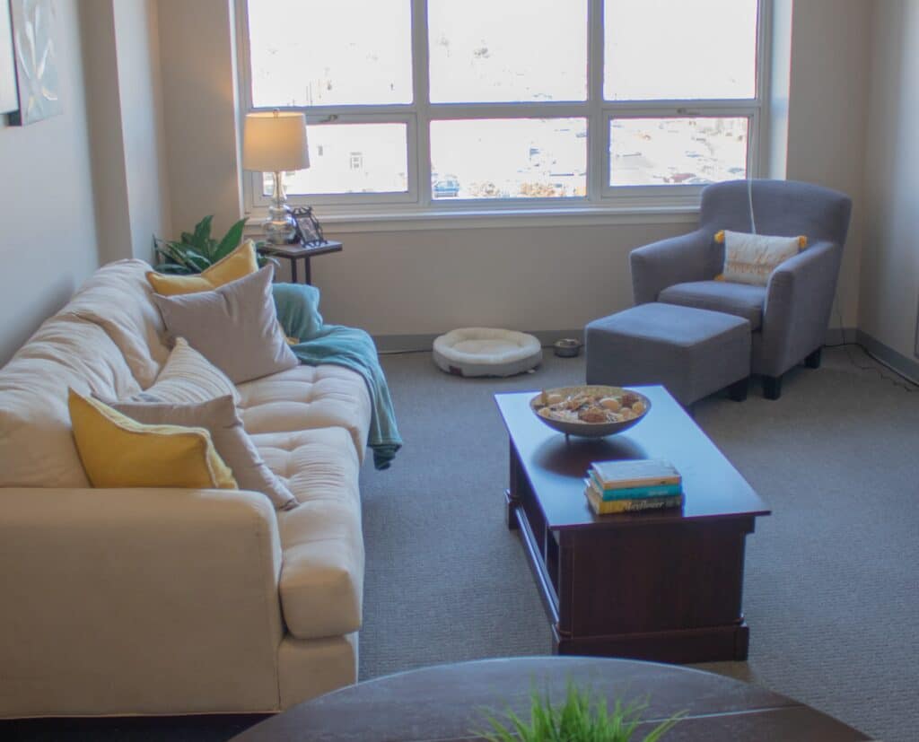 Elison Independent Living of Niles | Apartment living room